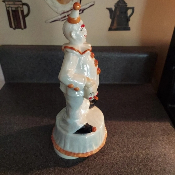 Aldon Lusterware Fine Porcelain Musical Clown Rare! EUC Vintage LIKE NEW DISPLAY - Picture 2 of 7